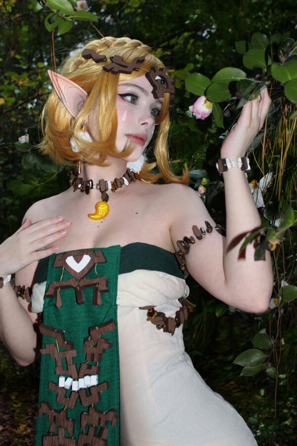 Princess Zelda; Tears of the Kingdom | Photo by @Jenniichii